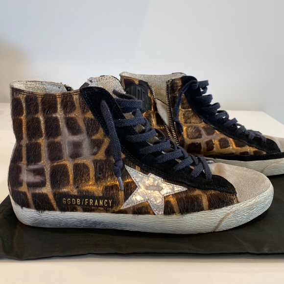 giraffe golden goose